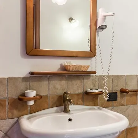 Casina Di Grotta Di Ferro Country house *