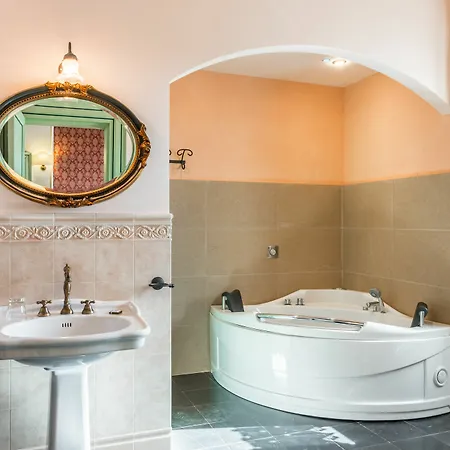 Casina Di Grotta Di Ferro Country house *